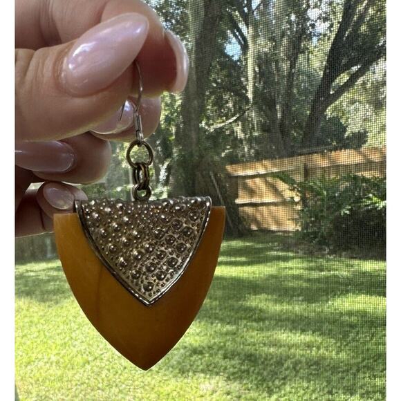 Vintage Bakelite Marbled Yellow Triangular Earrings Vogue Statement Repurposed - Picture 6 of 10